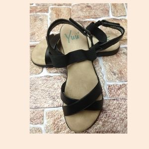 Yuu women's Hype Stap Sandals Size 6, Black